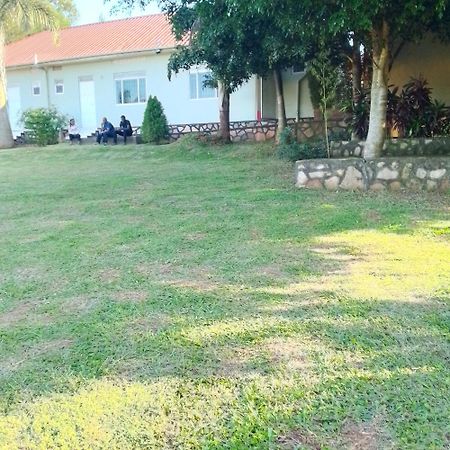 Airport Shoebill Hotel Энтеббе Экстерьер фото