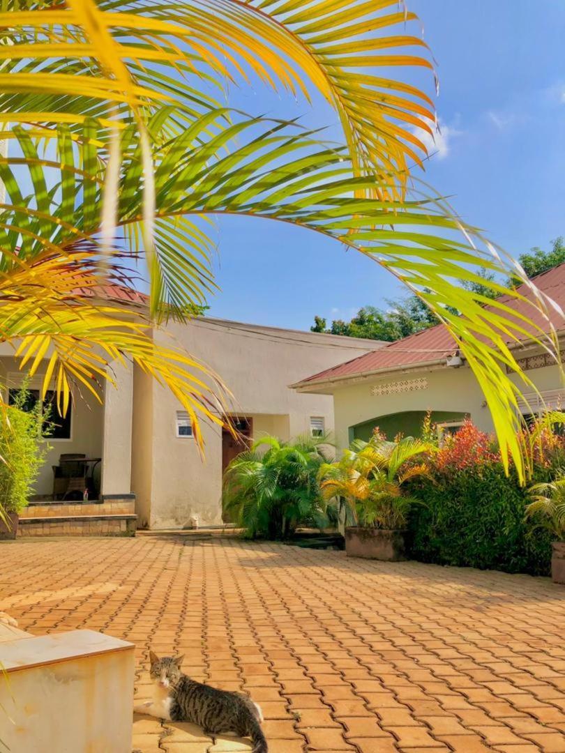 Airport Shoebill Hotel Энтеббе Экстерьер фото